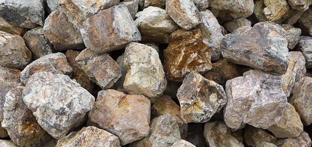 Diyで庭をロックガーデンにしたい 石の種類と積み方とは 揖斐川庭石センターblog