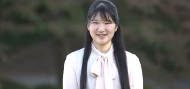 黒田清子さんのティアラ借用ってなってるけど皇籍離脱される際に国庫に返還っていうわけではないの そういえば高円宮の女王さんはご懐妊後もティアラと勲章つけてたものね 嫁入り道具にもっていったのか けれど清子さんは一般人らしい飾らない清楚な服装で参加されて 黒田清子さんのティアラ借用ってなってるけど皇籍離脱される際に国庫に返還っていうわけではないの そういえば高円宮の女王さんはご懐妊後もティアラと勲章つけてたものね 嫁入り道具にもっていったのか けれど清子さんは一般人らしい飾らない清楚な服装で参加されて