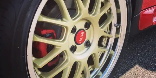 ワーク マイスターm1rのセンターキャップをbbs 赤 金 チックに自作してみた Bmwとabarth 夢の2台持ちの社長ですがなにか