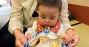 1歳のお祝いは餅踏みをしよう 九州は背負い餅ではなく餅踏みです 父ちゃんの日々ログ 1歳のお祝いは餅踏みをしよう 九州は背負い餅ではなく餅踏みです 父ちゃんの日々ログ
