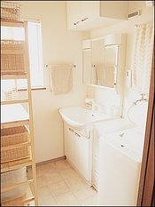 Diy 洗面所のミラーキャビネットを交換して 壁にオザワの丸を貼りたい くらしとわ 流山のちいさな暮らしの教室