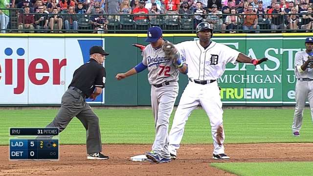 Dodgers' Yasiel Puig makes incredible throw