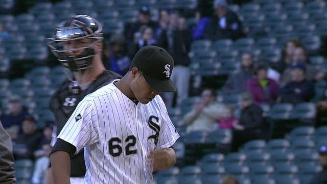 Former Chicago White Sox player Ron Kittle throws out a ceremonial first  pitch before a baseball game between the Minnesota Twins and the Chicago  White Sox in Chicago, Sunday, Sept. 17, 2023. (