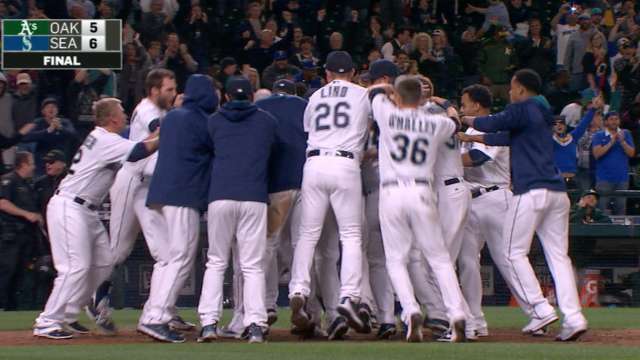 Suárez's 1st career walkoff homer lifts Mariners past Blue Jays in