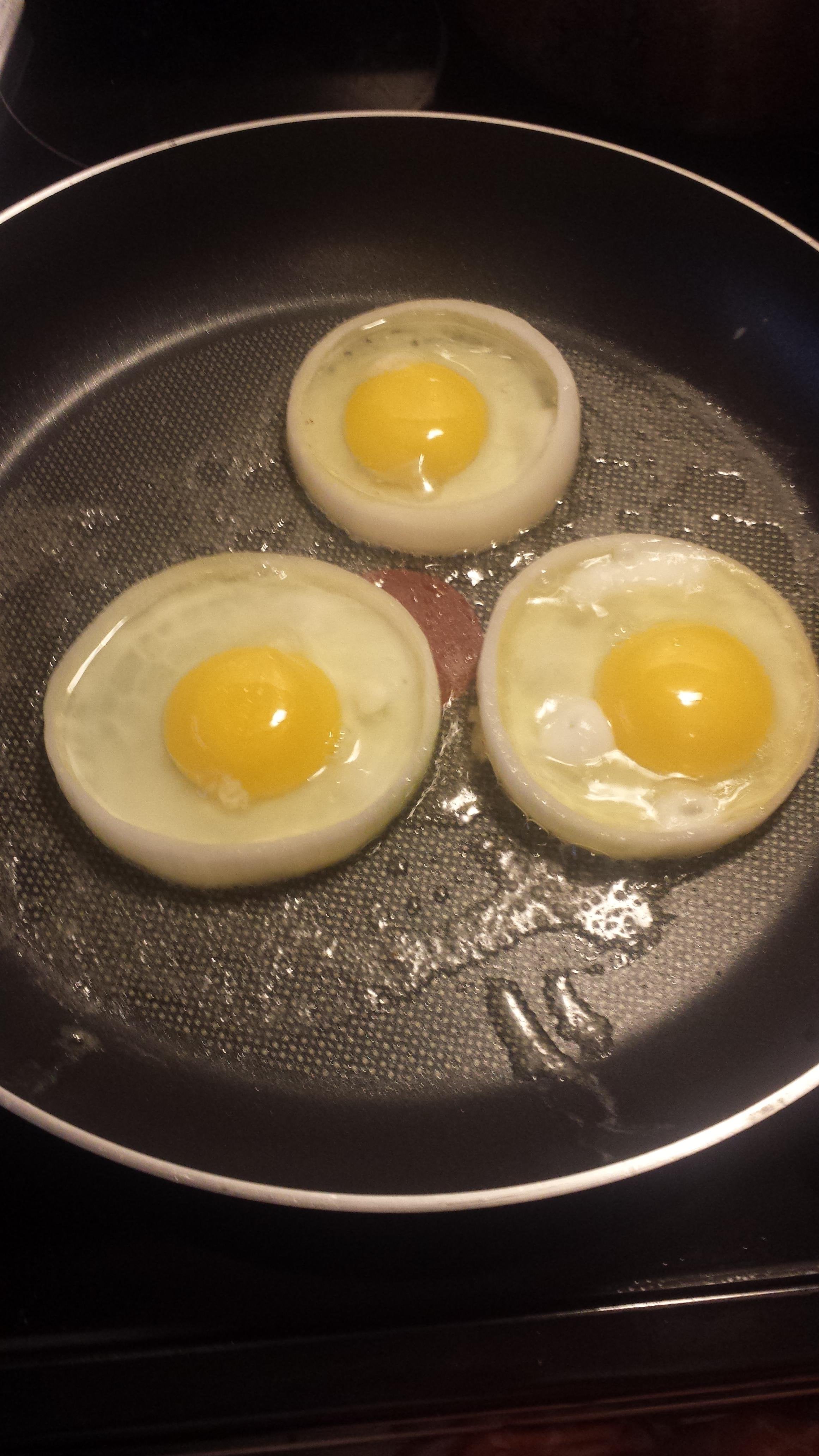 Hack - Make a Perfectly Round Fried Egg