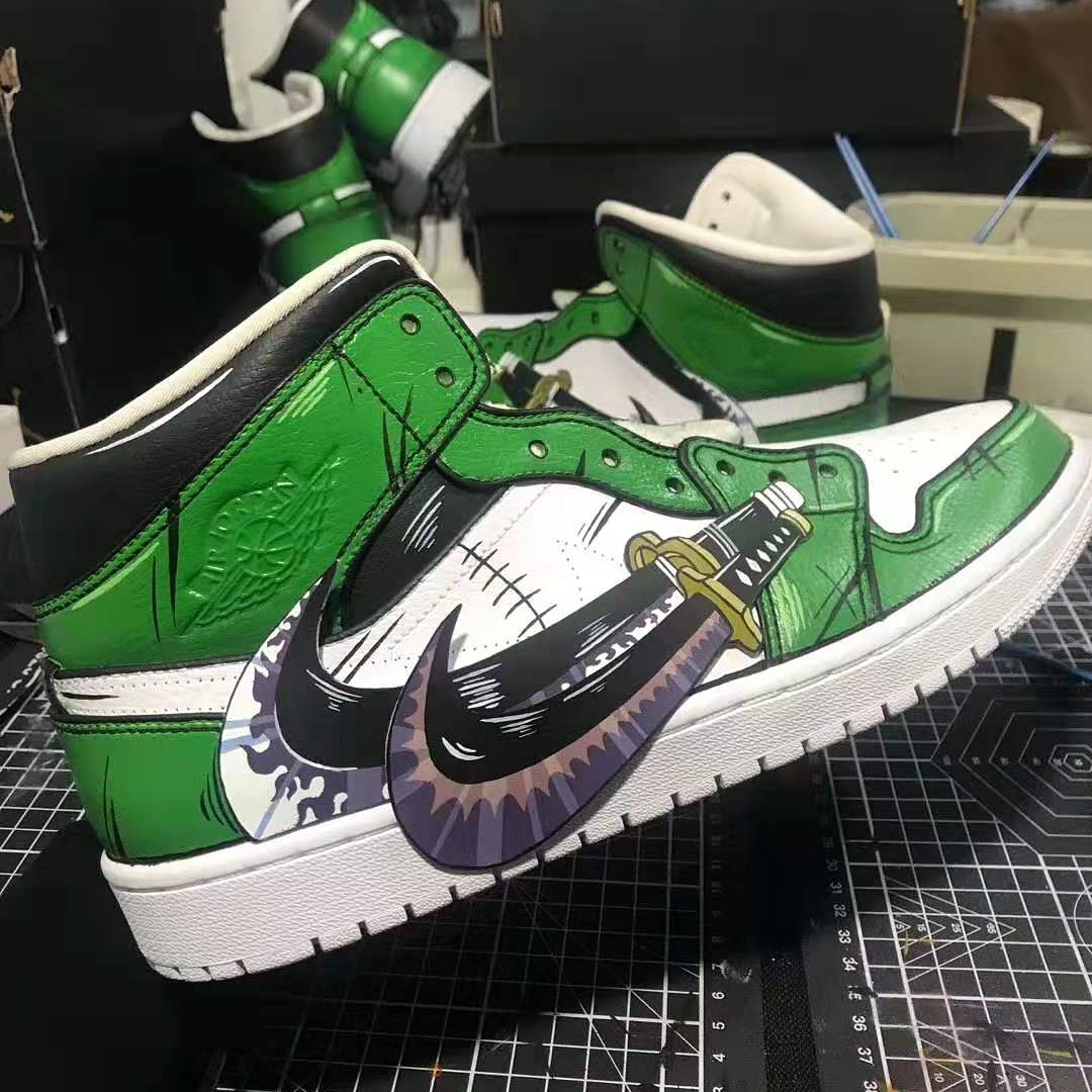 One piece кроссовки. Nike Zoro. Nike x one piece кроссовки. Air Force 1 Zoro. Коллаборация найк и Ван Пис.