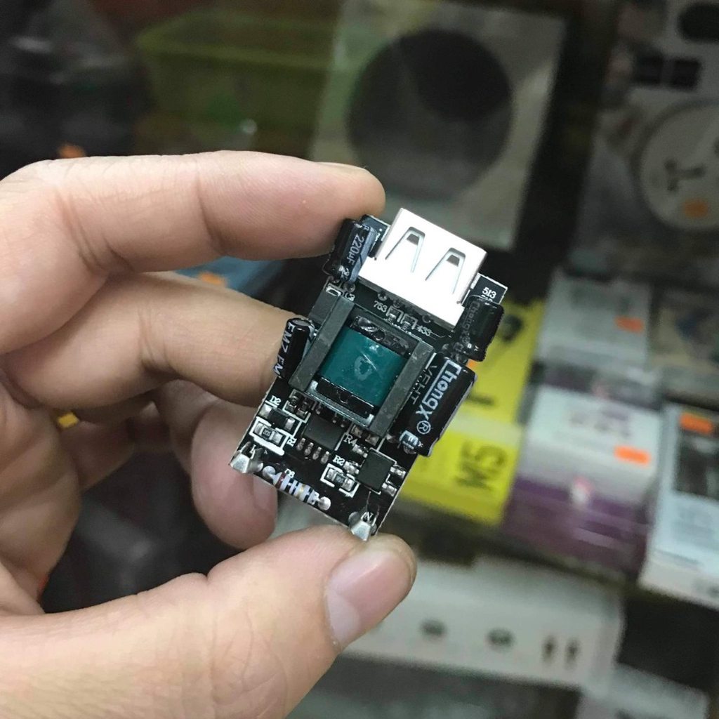 CỦ SẠC DẸT IPHONE 7 EMERSON GIẢ ZIN