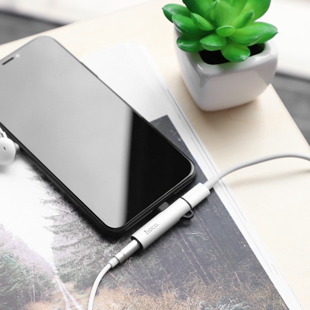 CỔNG CHUYỂN LS21 GỒM 1 KHE CẮM CHÂN LIGHTNING VÀ 1 JACK 3.5MM - HOCO CHÍNH HÃNG