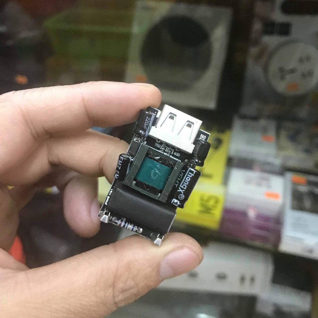CỦ SẠC DẸT IPHONE 7 EMERSON GIẢ ZIN