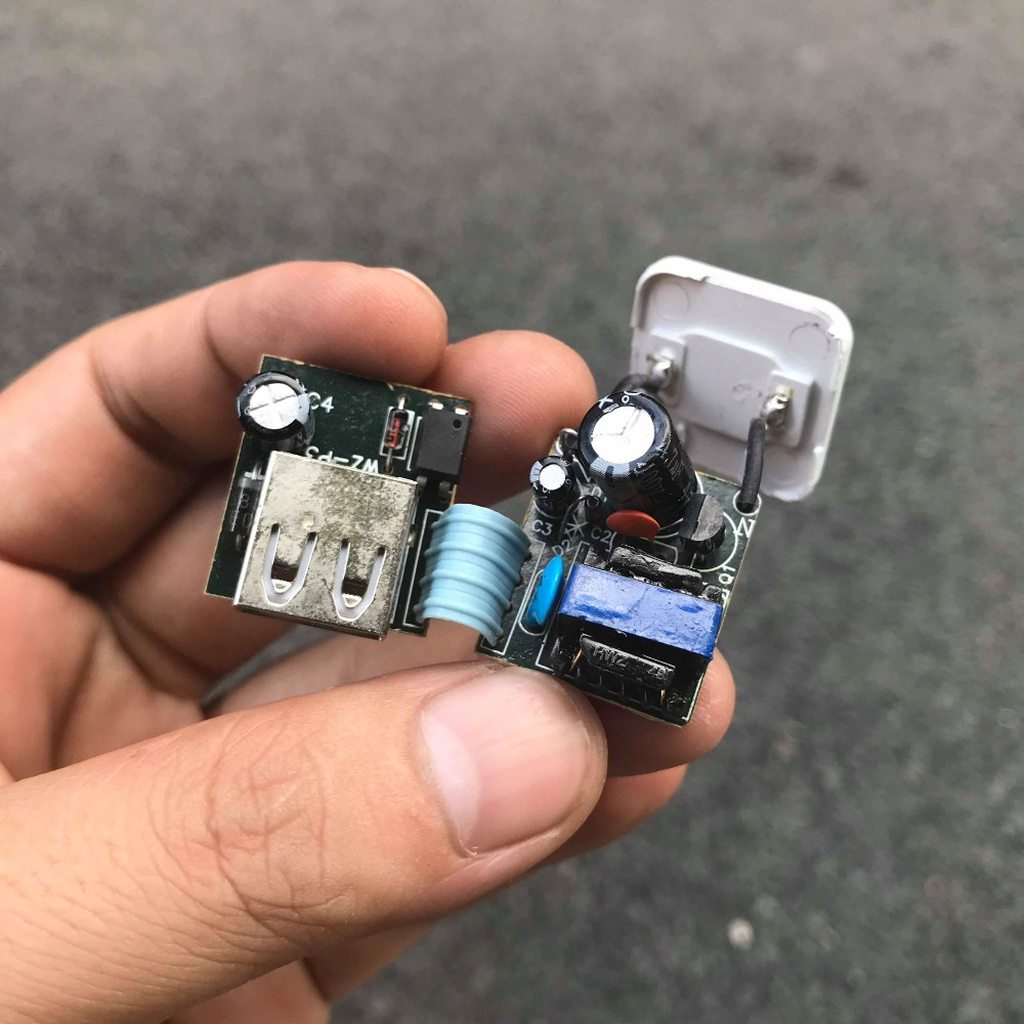 CỦ SẠC IPHONE CÓ TÁO LOẠI AA CHẤT LƯỢNG TỐT